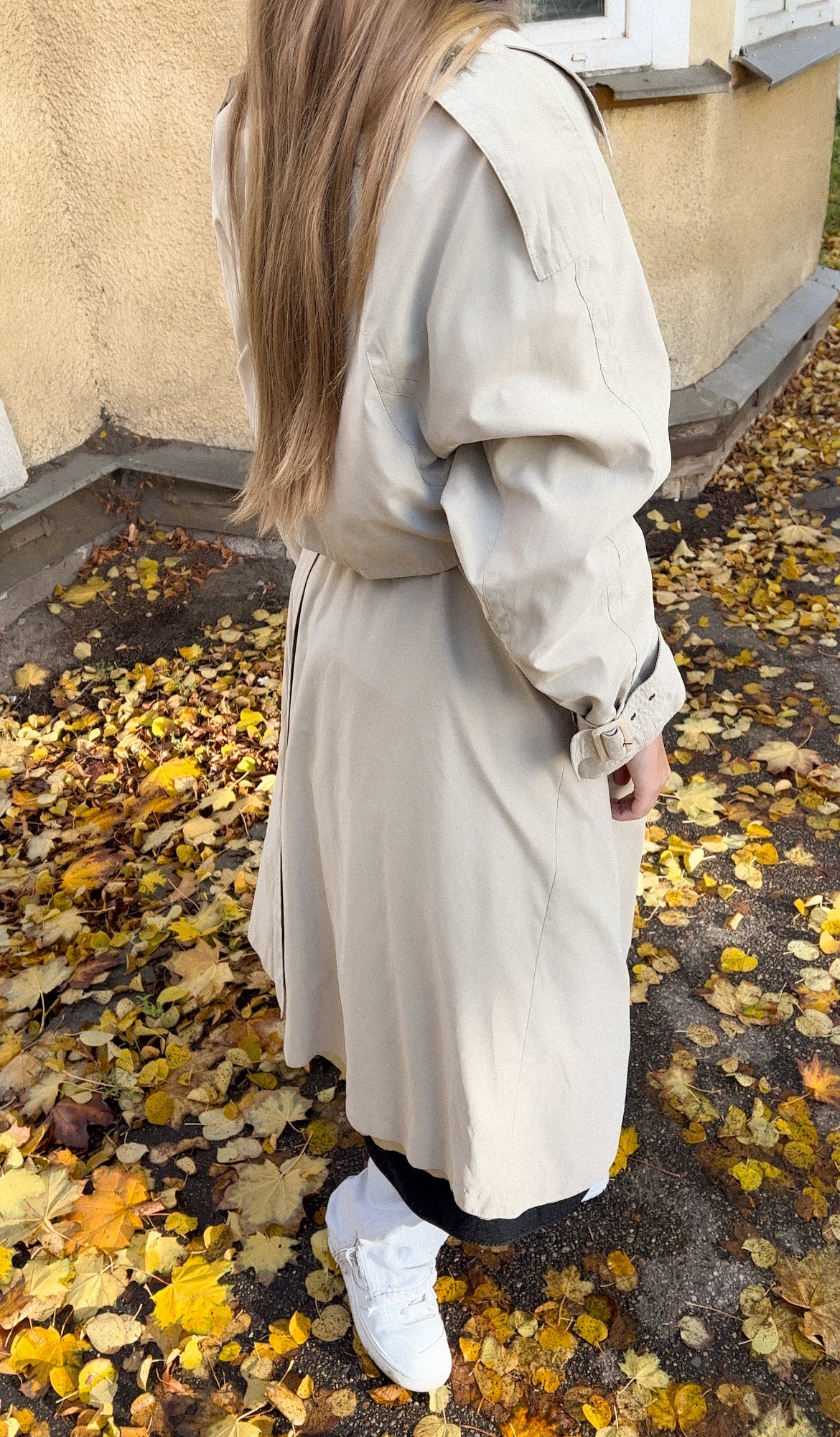 Trencz oversize z paskiem i odpinaną podszewką