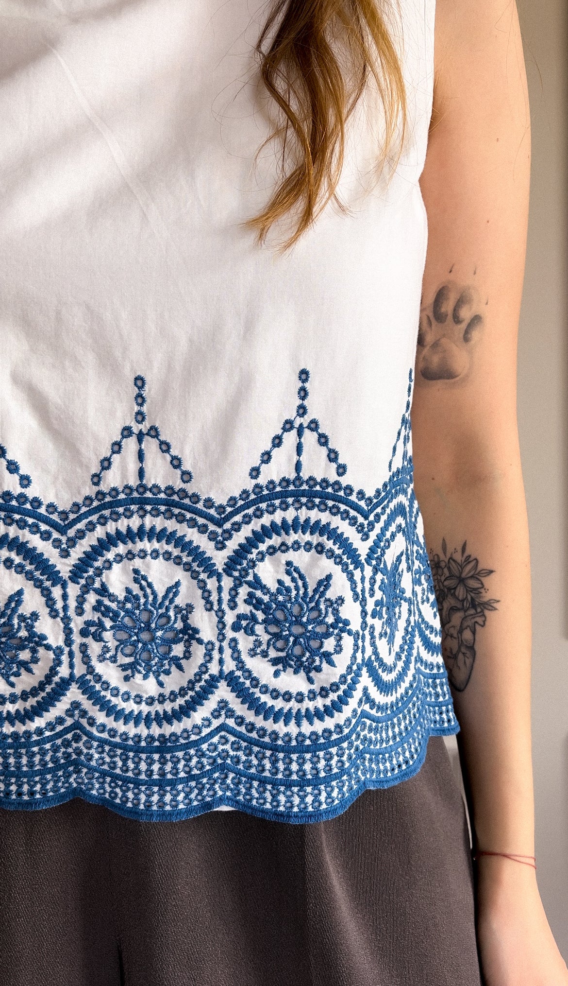 Bawełniana bluzka z haftem | S/M