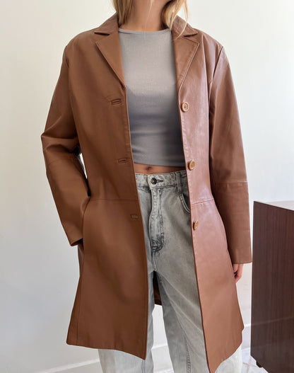 Skórzany płaszcz w ciepłym brązie | M