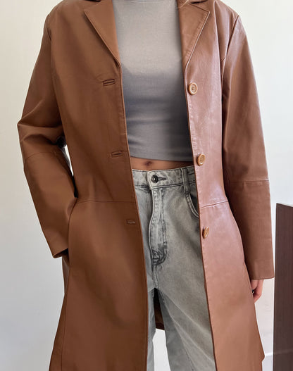 Skórzany płaszcz w ciepłym brązie | M