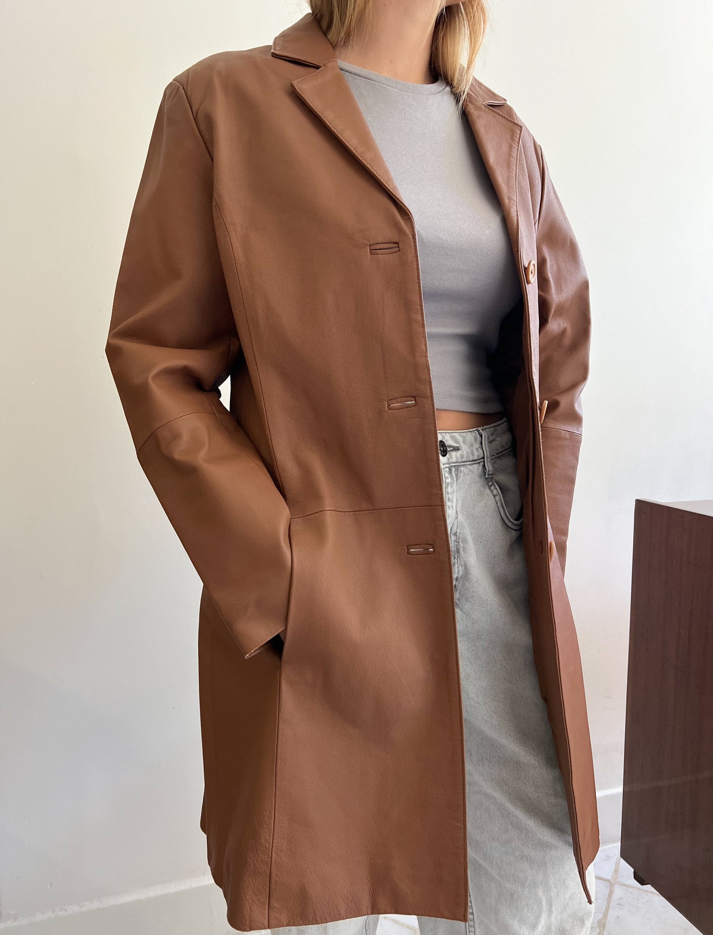 Skórzany płaszcz w ciepłym brązie | M