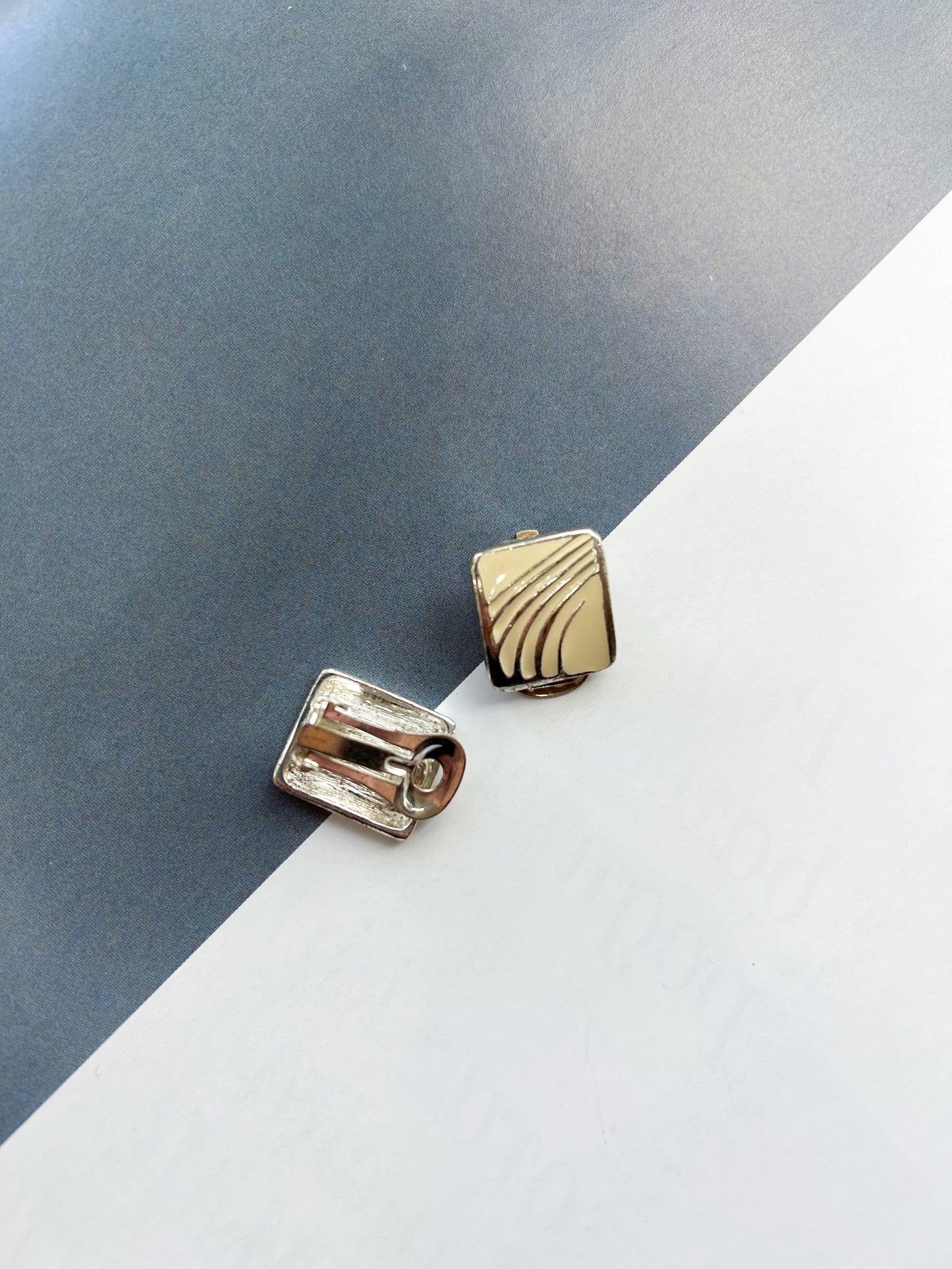 Lekkie klipsy z emalią | 80'