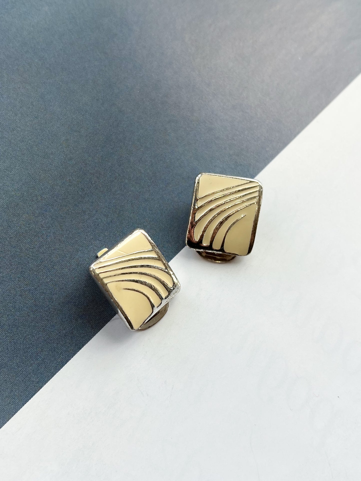 Lekkie klipsy z emalią | 80'