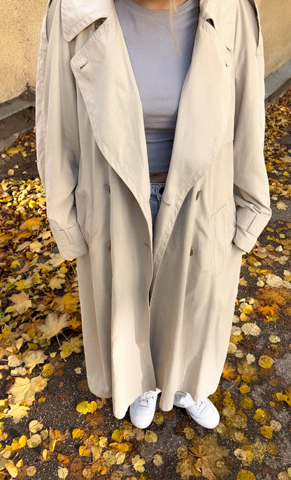 Trencz oversize z paskiem i odpinaną podszewką