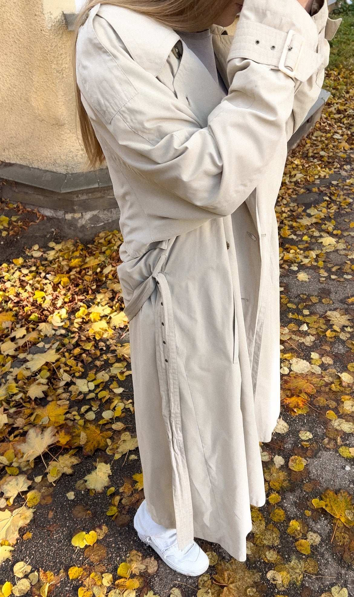 Trencz oversize z paskiem i odpinaną podszewką