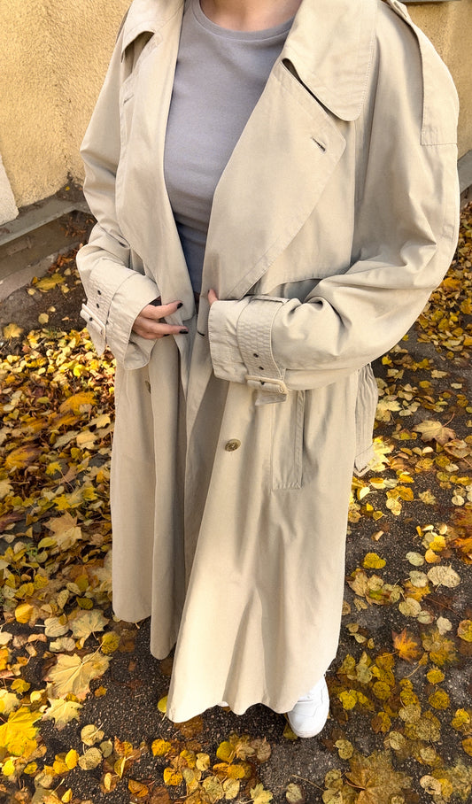 Trencz oversize z paskiem i odpinaną podszewką