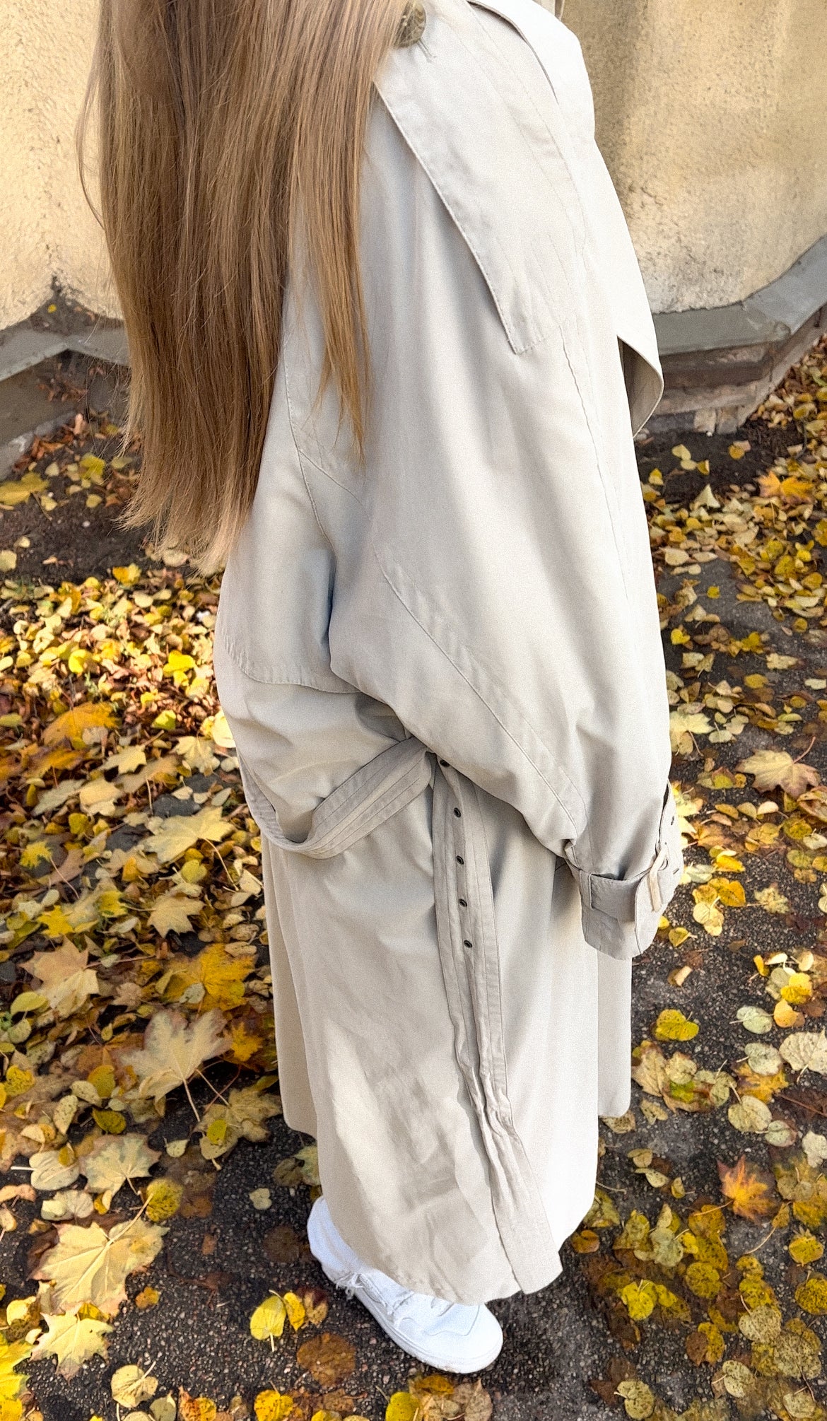 Trencz oversize z paskiem i odpinaną podszewką