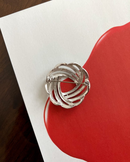 Srebrzysta broszka pleciony węzeł lata 70'\80'