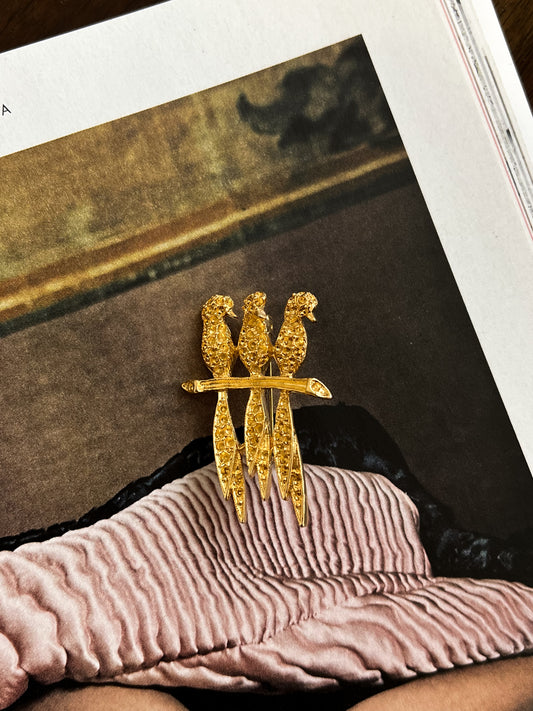 Złota broszka trzy stylizowane ptaki styl lat 60'/70'