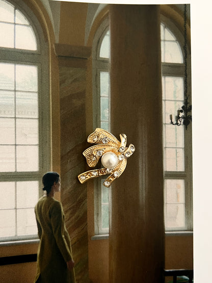 Broszka z perłą i kryształkami w stylu vintage | 00'