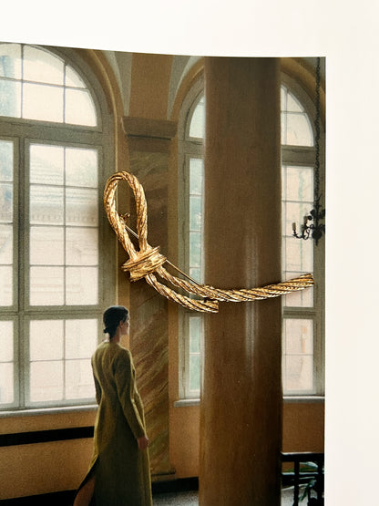 Złota broszka w formie supełka | 90' 00'