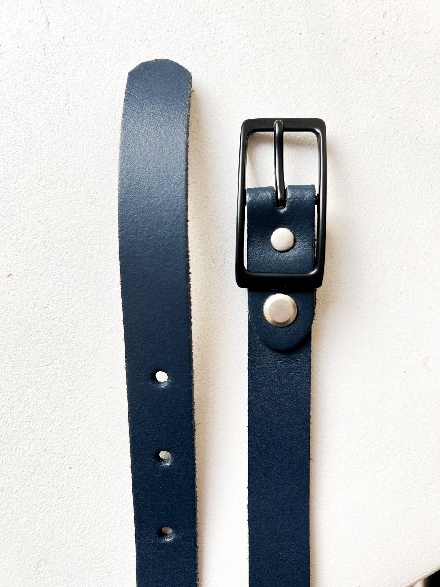 Cienki granatowy pasek | skóra naturalna | 85