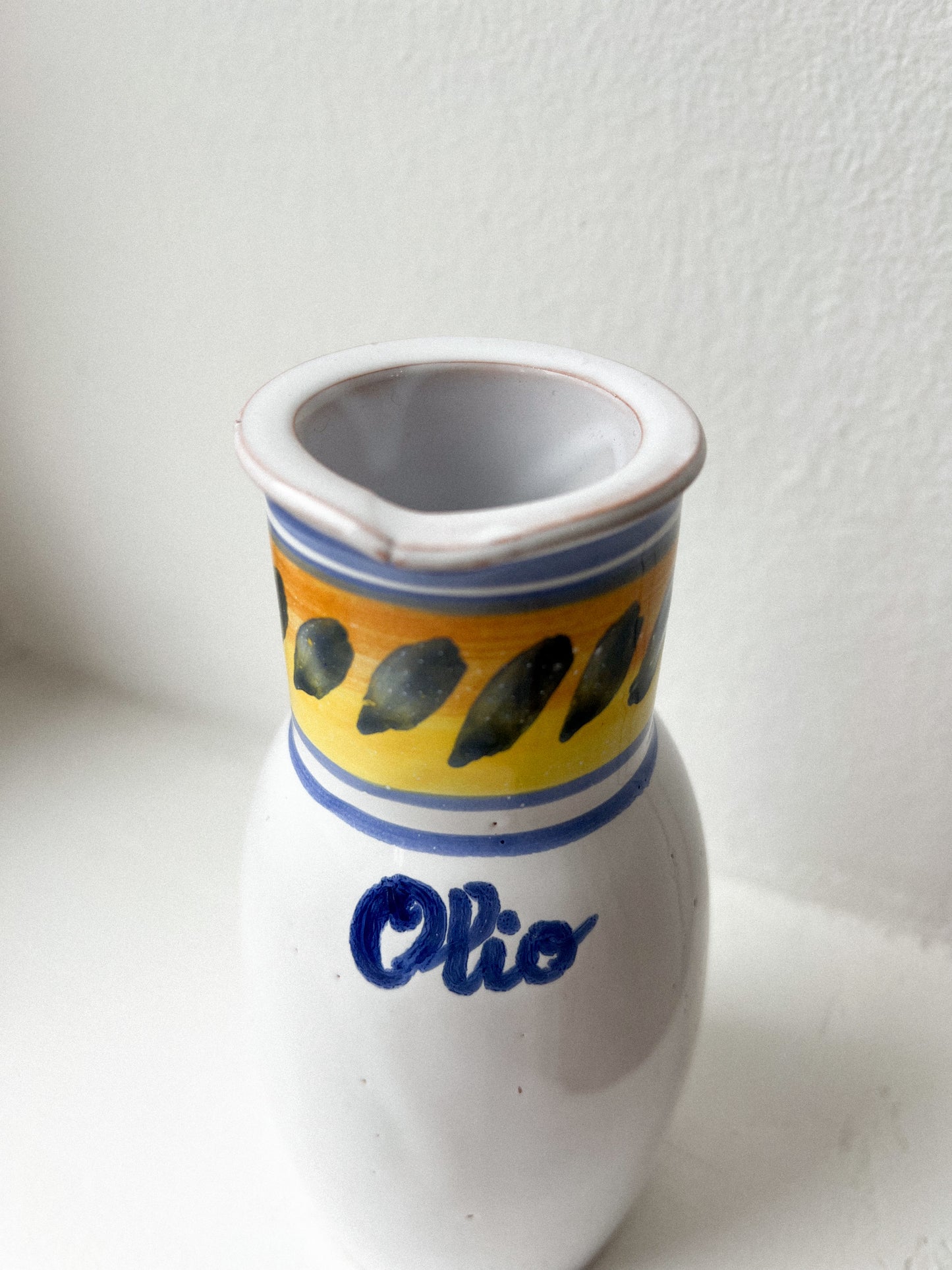 Ręcznie malowana ceramiczna butelka na oliwę