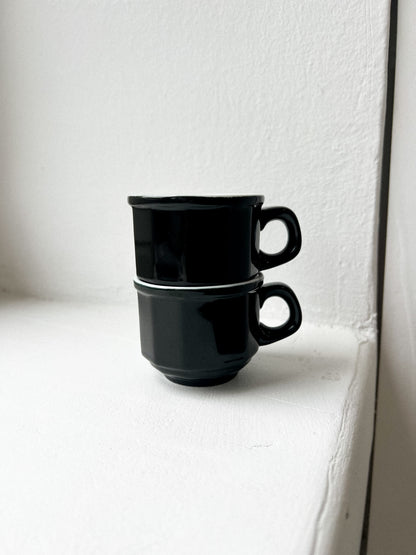 Zestaw dwóch czarnych minimalistycznych filiżanek