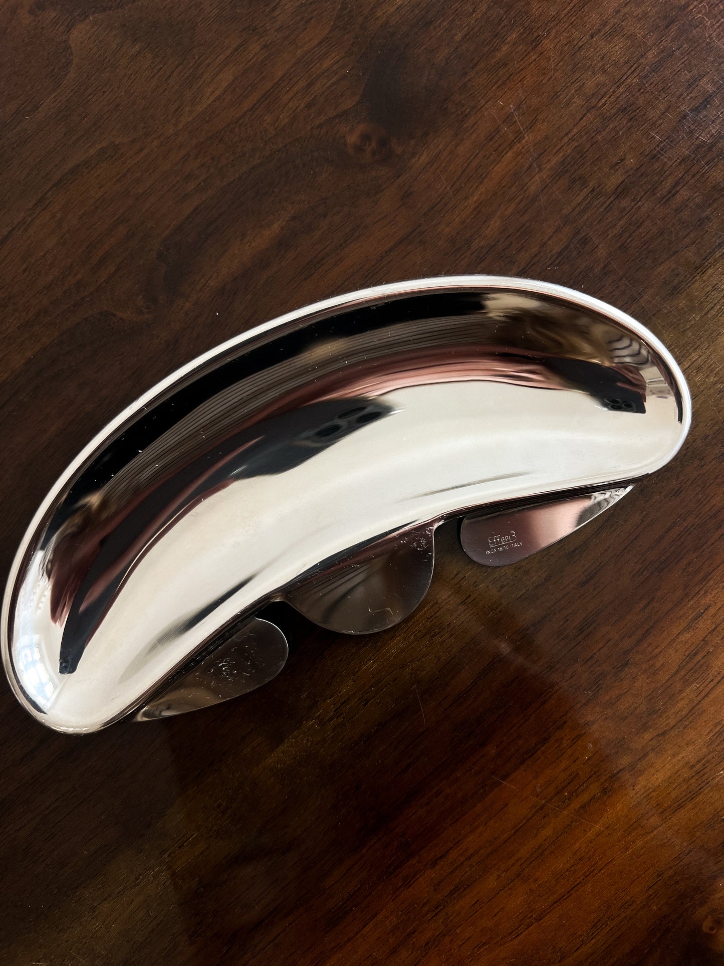 Komplet trzech stalowych klipsów do talerza marki Effepi