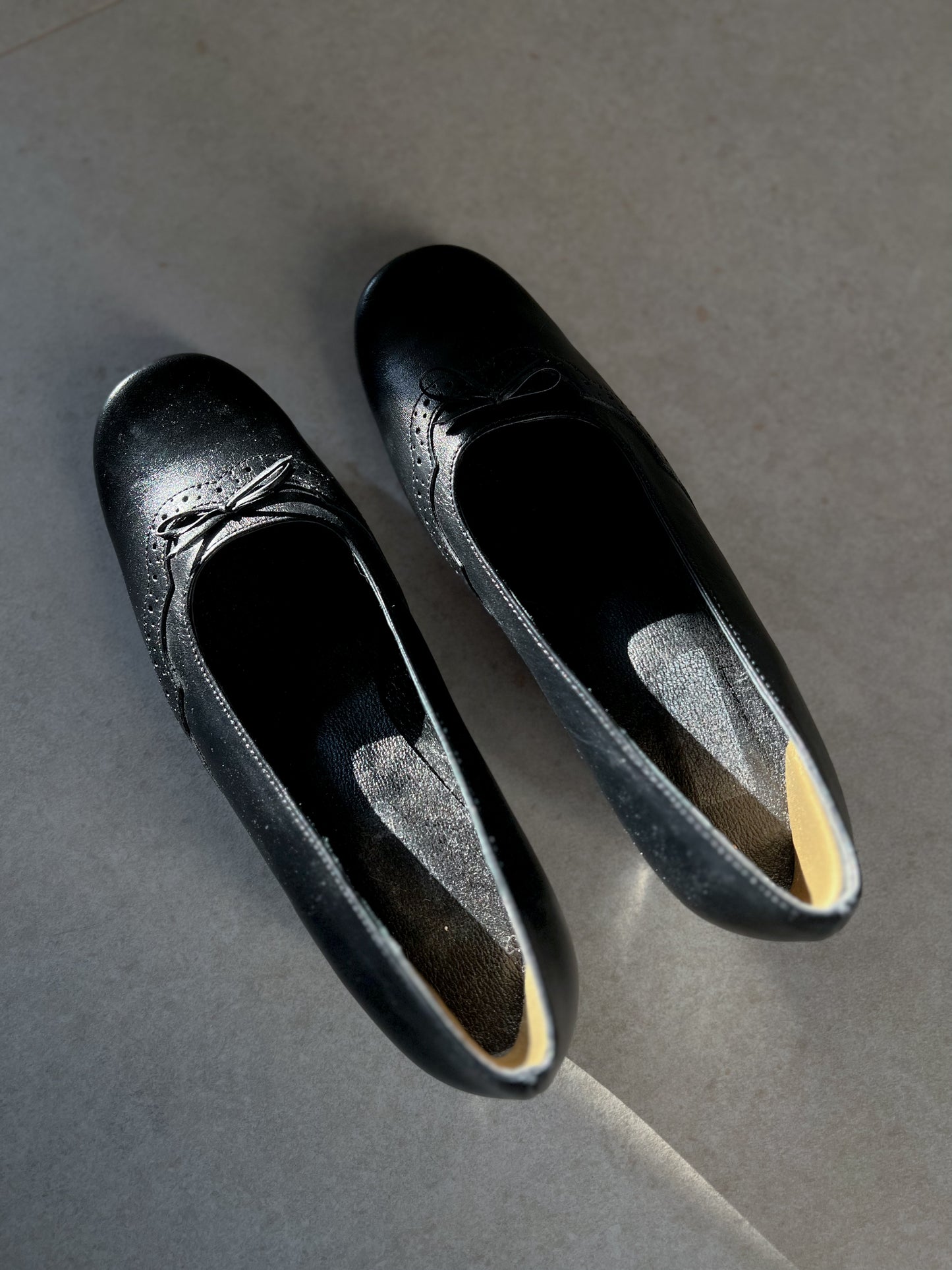 Czarne czółenka na niskim obcasie | duck toe | skóra naturalna | 37