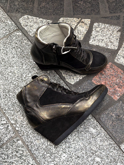 Skórzane wedge sneakersy na koturnie 36