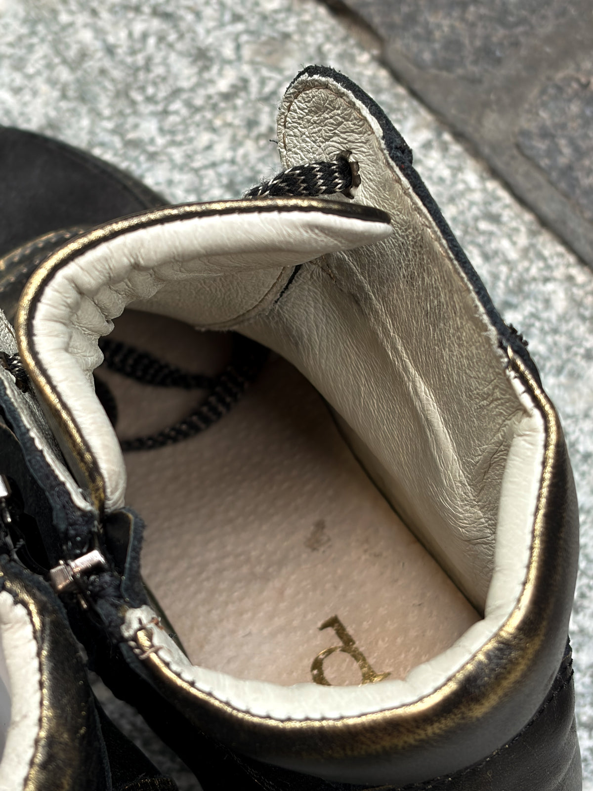 Skórzane wedge sneakersy na koturnie 36