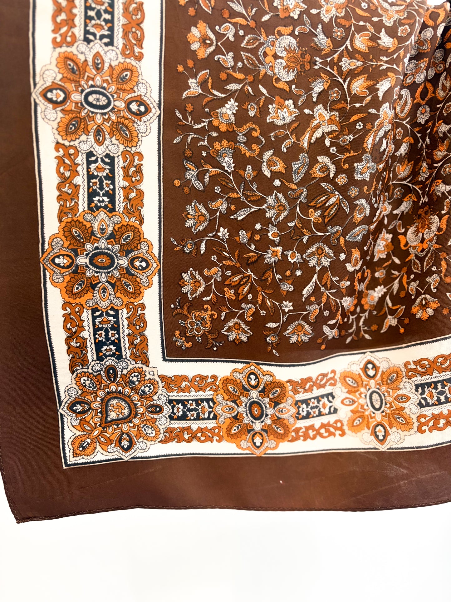 Apaszka z acetatu w odcieniach brązu 75x75