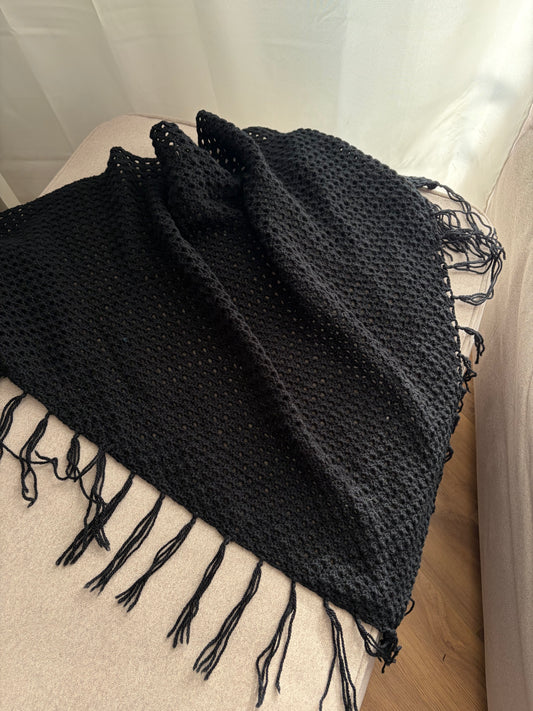 Duża wełniana chusta z frędzlami