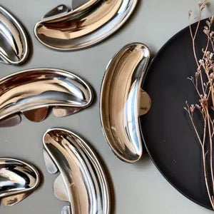 Komplet trzech stalowych klipsów do talerza marki Effepi